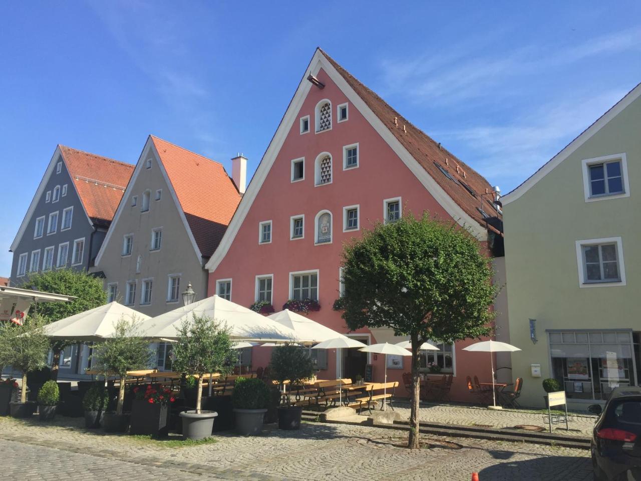 Hotel-Gasthof Blaue Traube E.K. Berching Exteriér fotografie